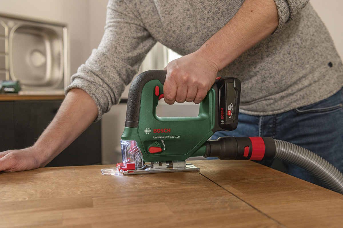 UniversalSaw-18V-100-foto-ambientata-(2)