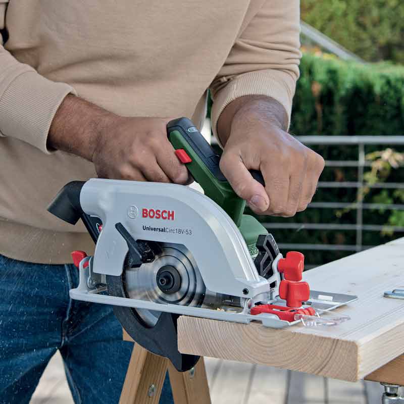 Bosch UniversalCirc 18V-53 Accucirkelzaag - Nauwkeurig Zagen Tot 53mm Diepte Met Geleiderailset (zonder Accu)